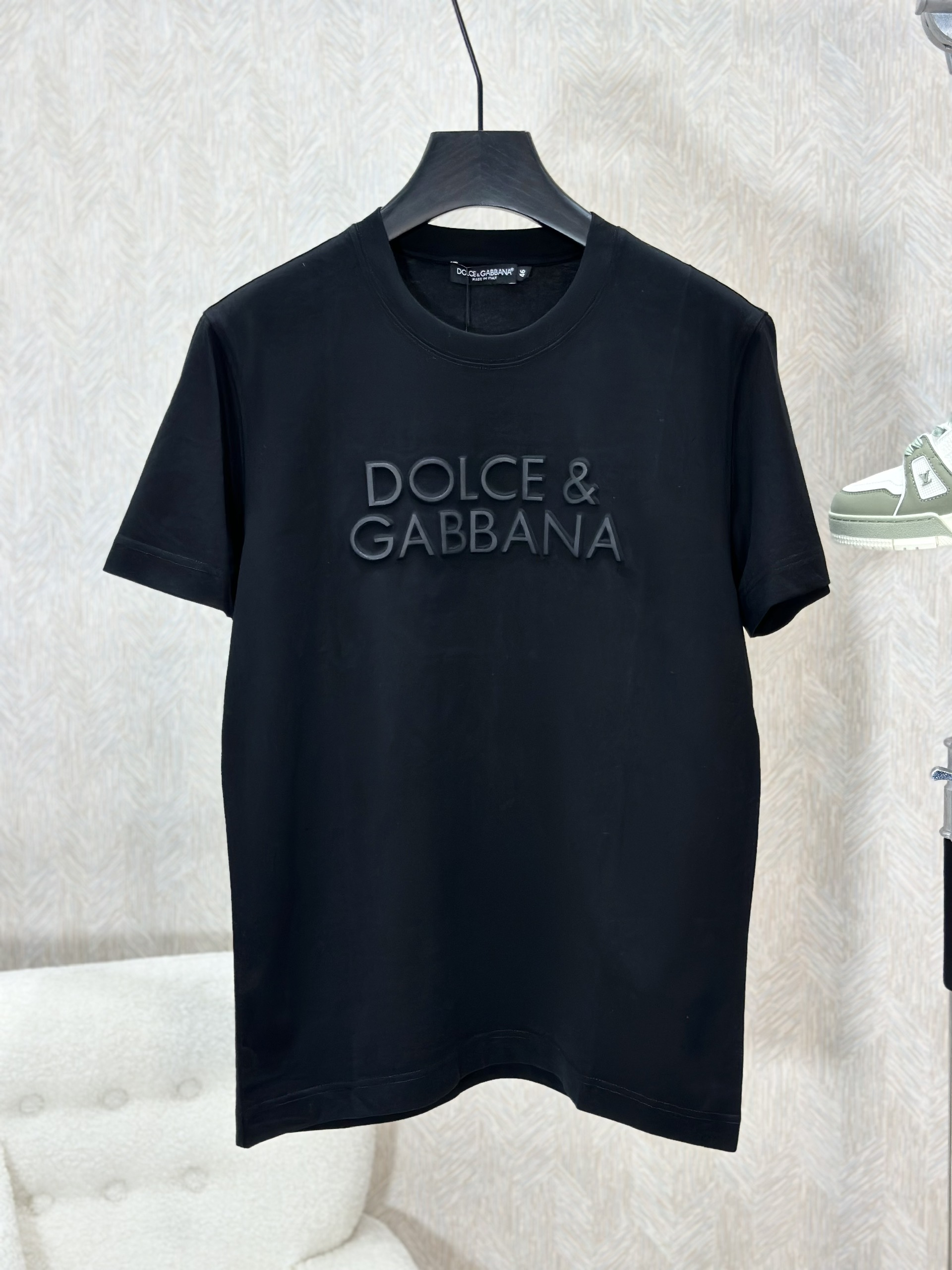 Áo phông T-shirt Dolce Gabbana DG Đen logo chữ nổi ngực Like Auth on web VTN